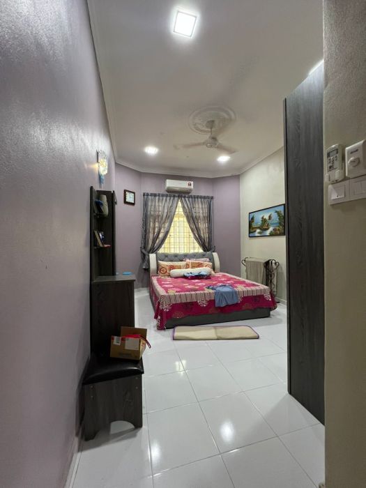 Rumah Banglo Setingkat Setengah Di Pasir Tumboh, Kelantan