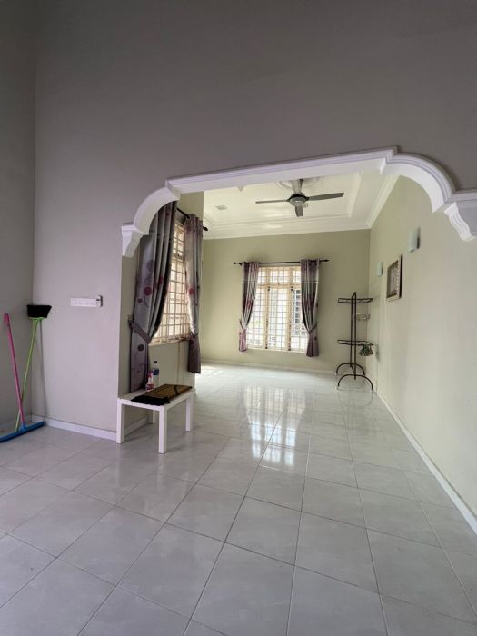 Rumah Banglo Setingkat Setengah Di Pasir Tumboh, Kelantan