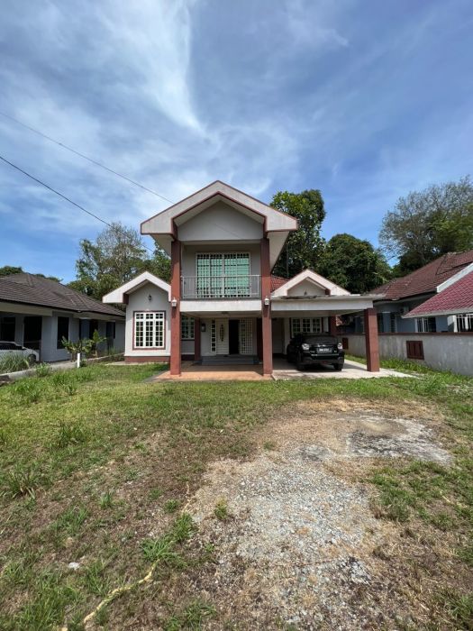 Rumah Banglo Setingkat Setengah Di Pasir Tumboh, Kelantan