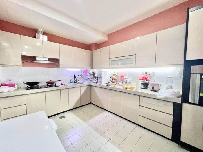 Corner unit Embun Residence, Puncak Saujana, Kajang