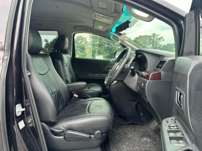 2013 Toyota vellfire 2.4 auto
