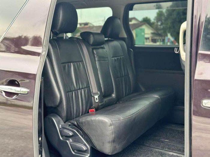 2013 Toyota vellfire 2.4 auto