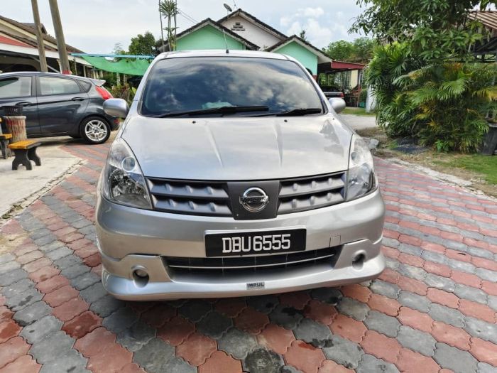 2011 Nissan Grand Livina 1.6 Impul Auto