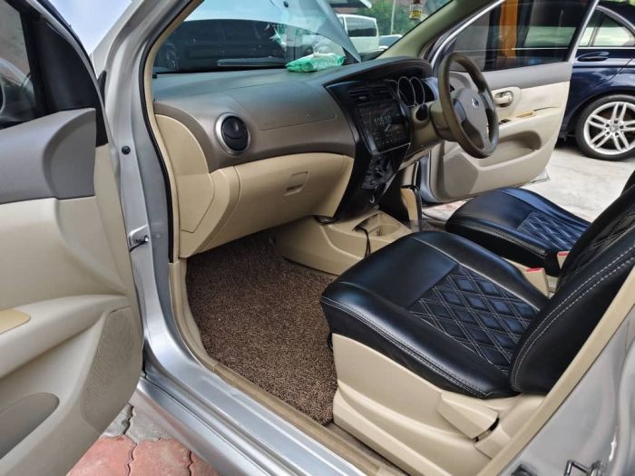 2011 Nissan Grand Livina 1.6 Impul Auto