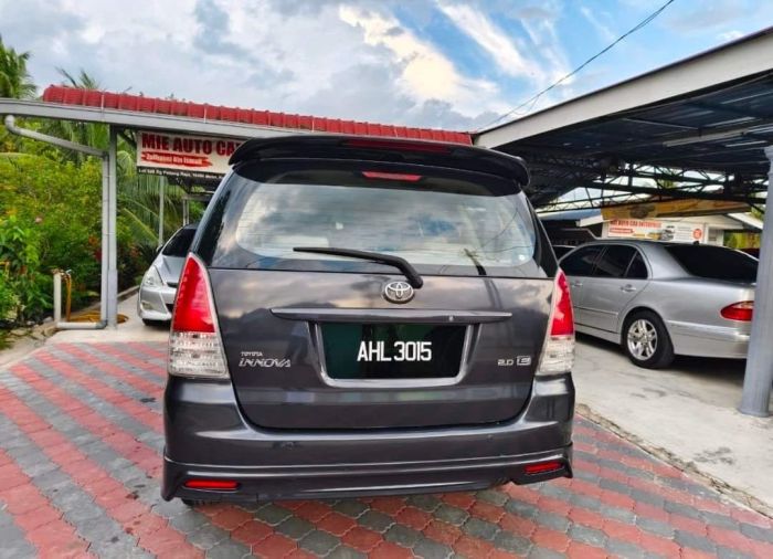 2011 Toyota Innova E Spec 2.0 Auto