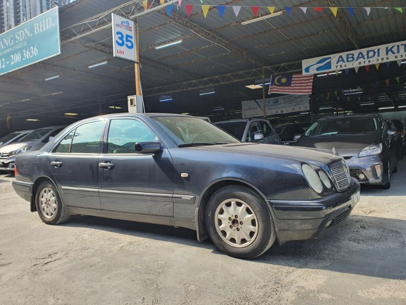 Mercedes-Benz E240 2.4cc Auto W210
