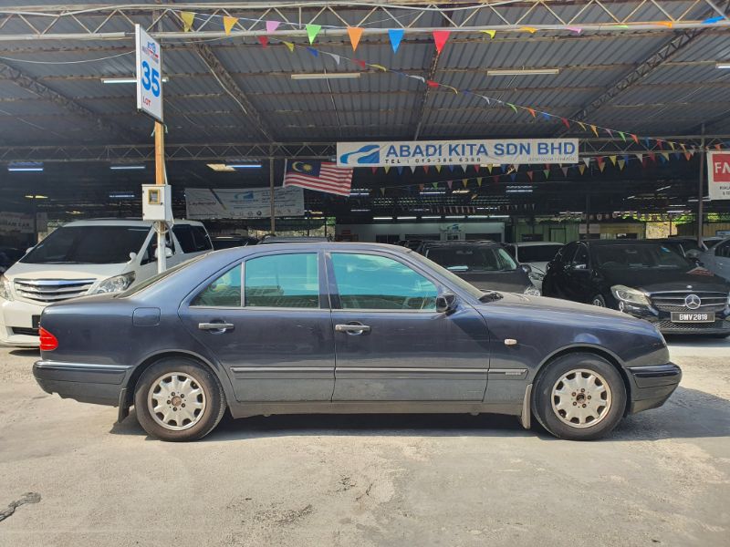 Mercedes-Benz E240 2.4cc Auto W210