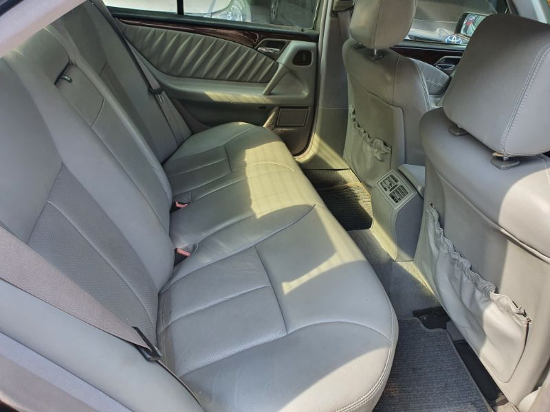 Mercedes-Benz E240 2.4cc Auto W210