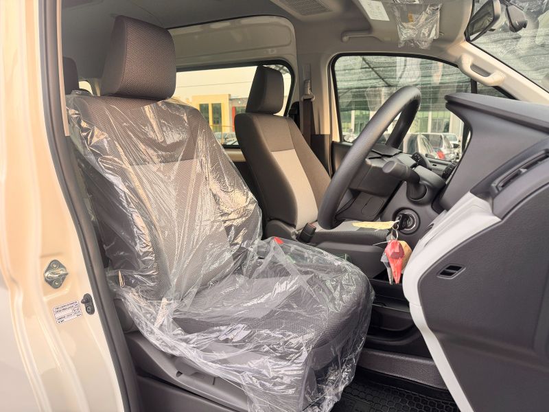 2025 PRE REG Toyota HIACE 2.8 AT SL WINDOW VAN
