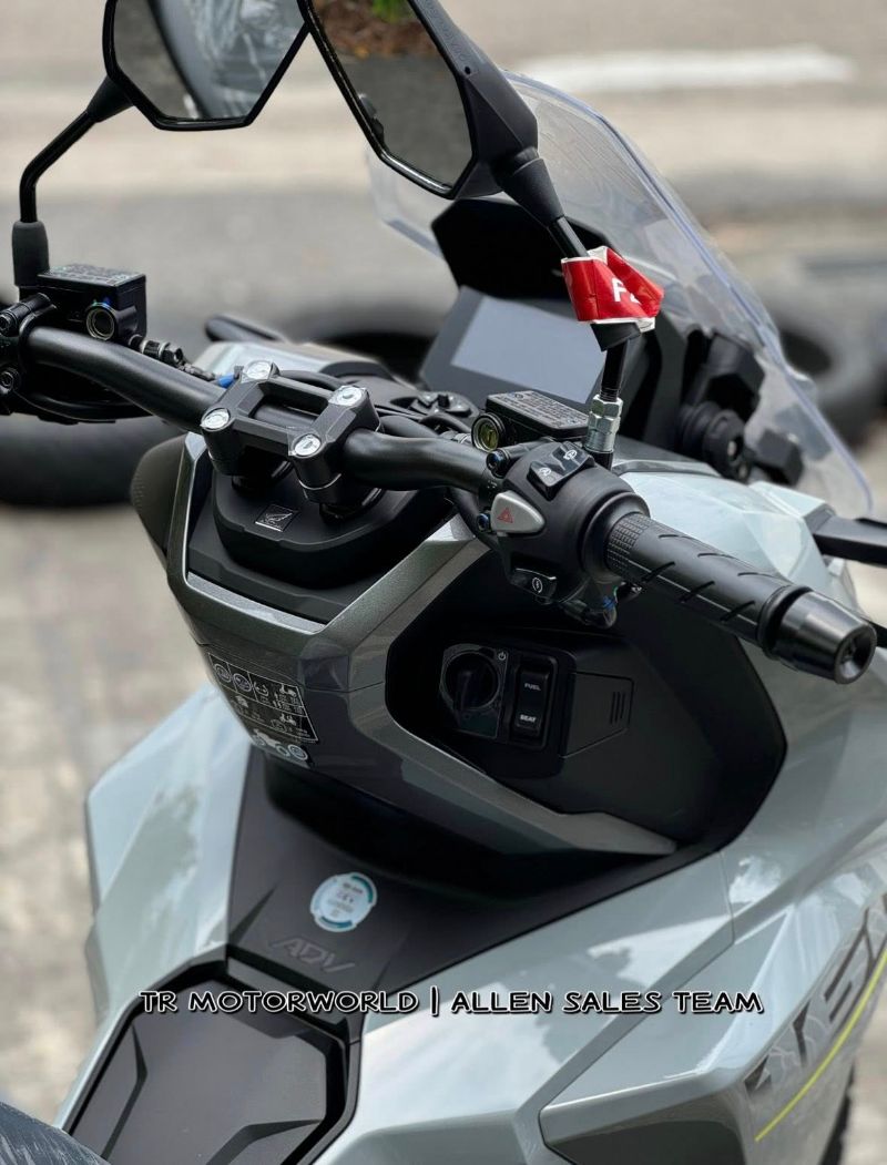 Honda ADV160 V2 Scooter